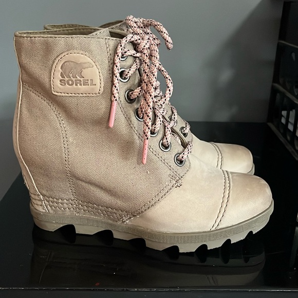 Sorel Boots - Picture 1 of 3